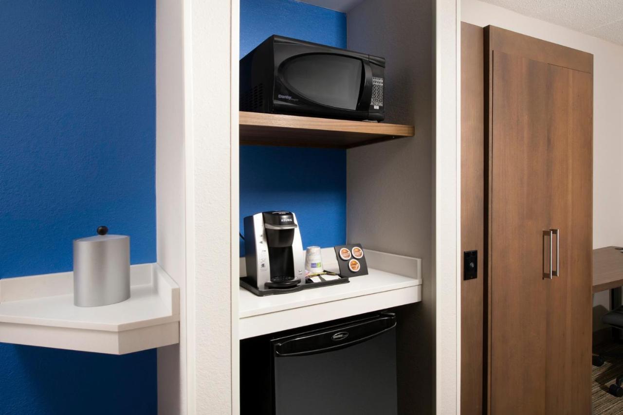 Holiday Inn Express & Suites Baltimore - BWI Airport North By Ihg Linthicum Buitenkant foto