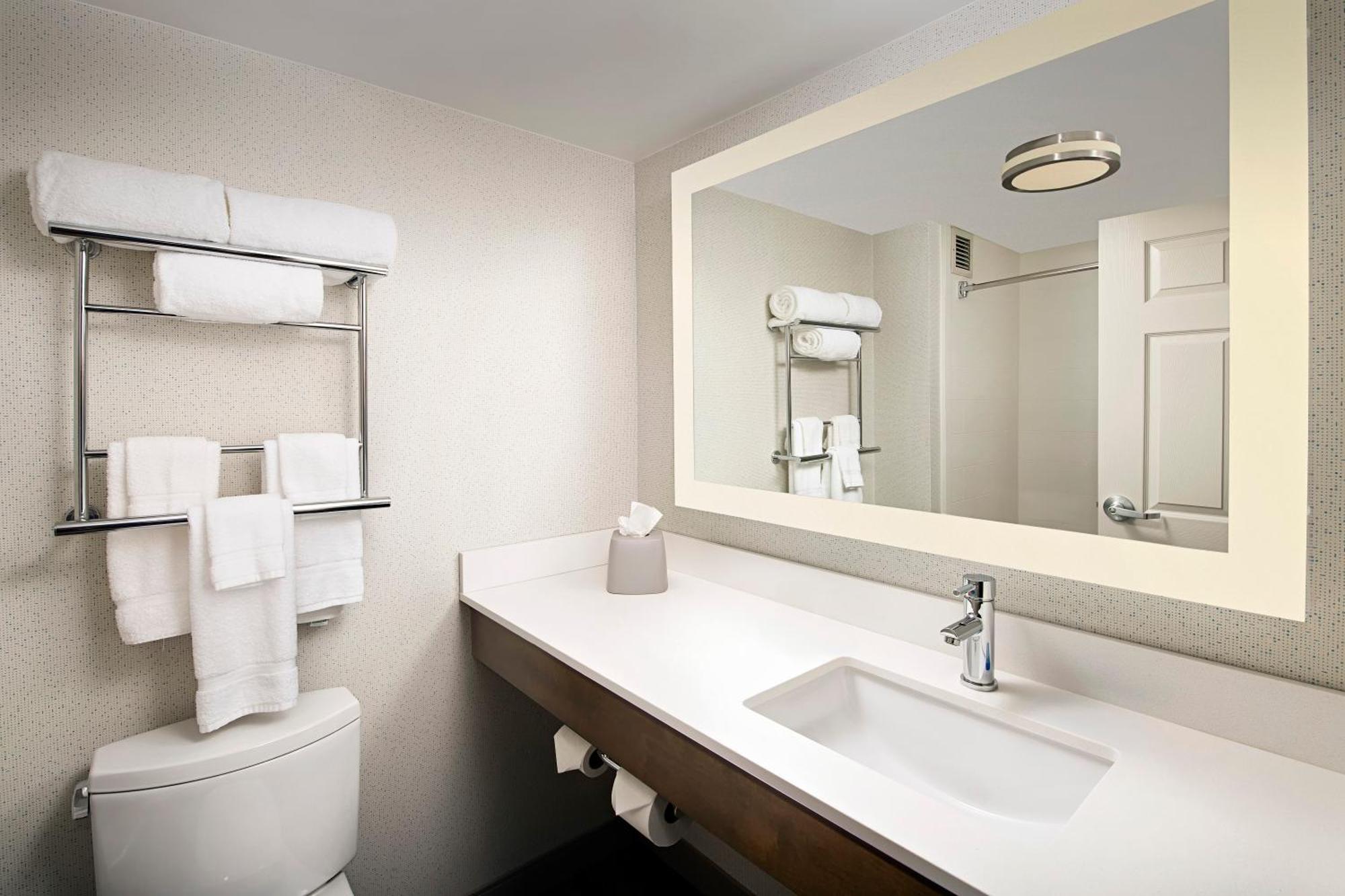 Holiday Inn Express & Suites Baltimore - BWI Airport North By Ihg Linthicum Buitenkant foto